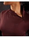 image T-shirt de sport femme close-up col demi zip