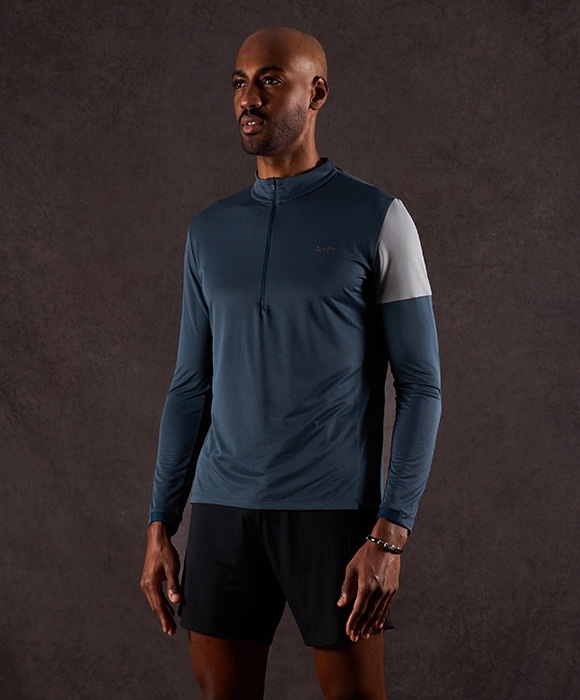 image t-shirt sport manche longue homme de face. Col fermeture éclair demi zip