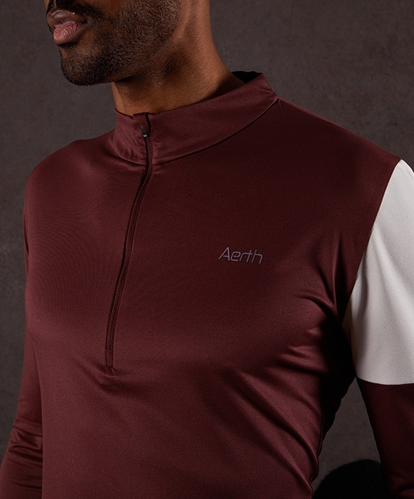 image T-shirt homme close-up poitrine fermeture éclair demi zip