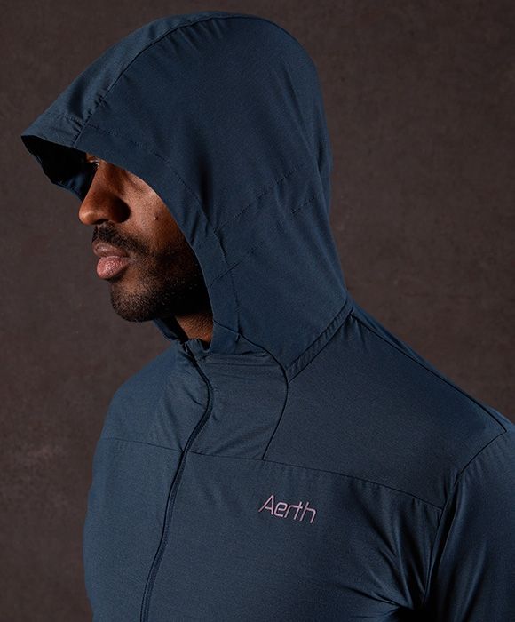 running jacket sportswear detail capuche