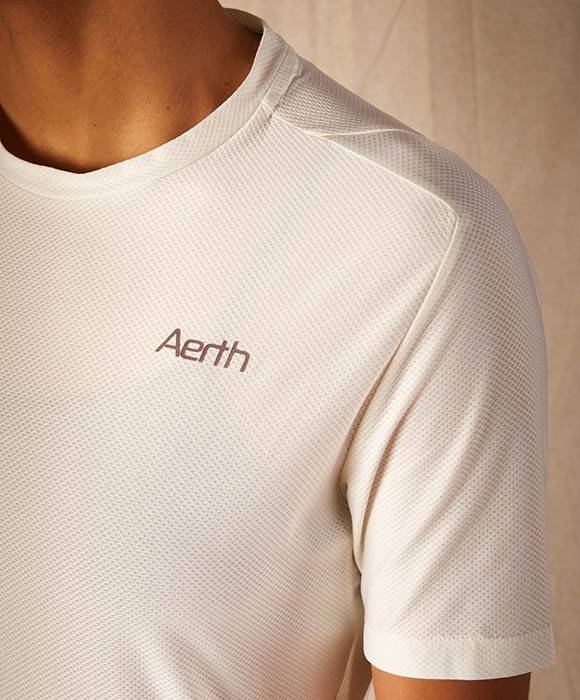 Running Tee, le t-shirt ultra léger blanc d'Aerth zoom