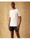 Running Tee, le t-shirt ultra léger blanc d'Aerth porté de face