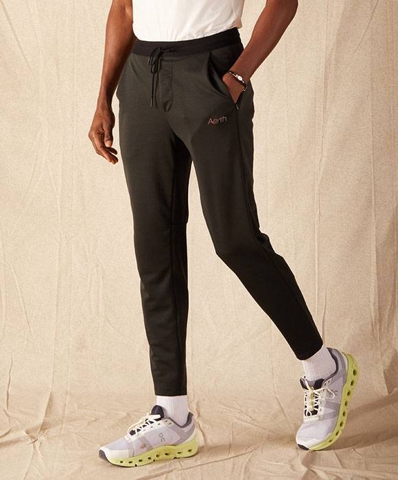 Le pantalon de running Premium Jogger d'Aerth vu de côté