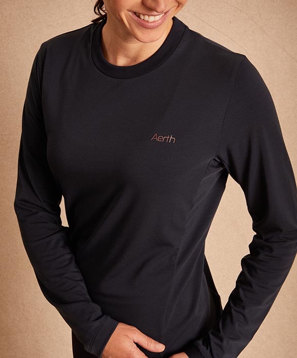 Aerth Baserun tee | Long Sleeves Running Tee shirt for women | front zoom | Coloway Nebula Black