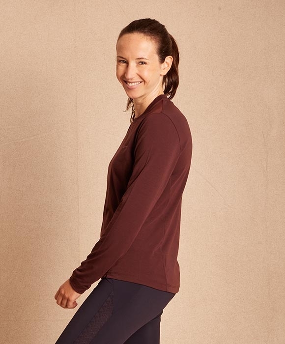 Aerth Baserun Tee | Long Sleeves Running T shirt de running for Women | Side View | colorway Bordeaux