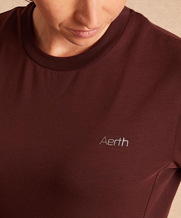 Aerth Baserun Tee | Long Sleeves Running T shirt de running for Women | Chest and logo detail | colorway Bordeaux